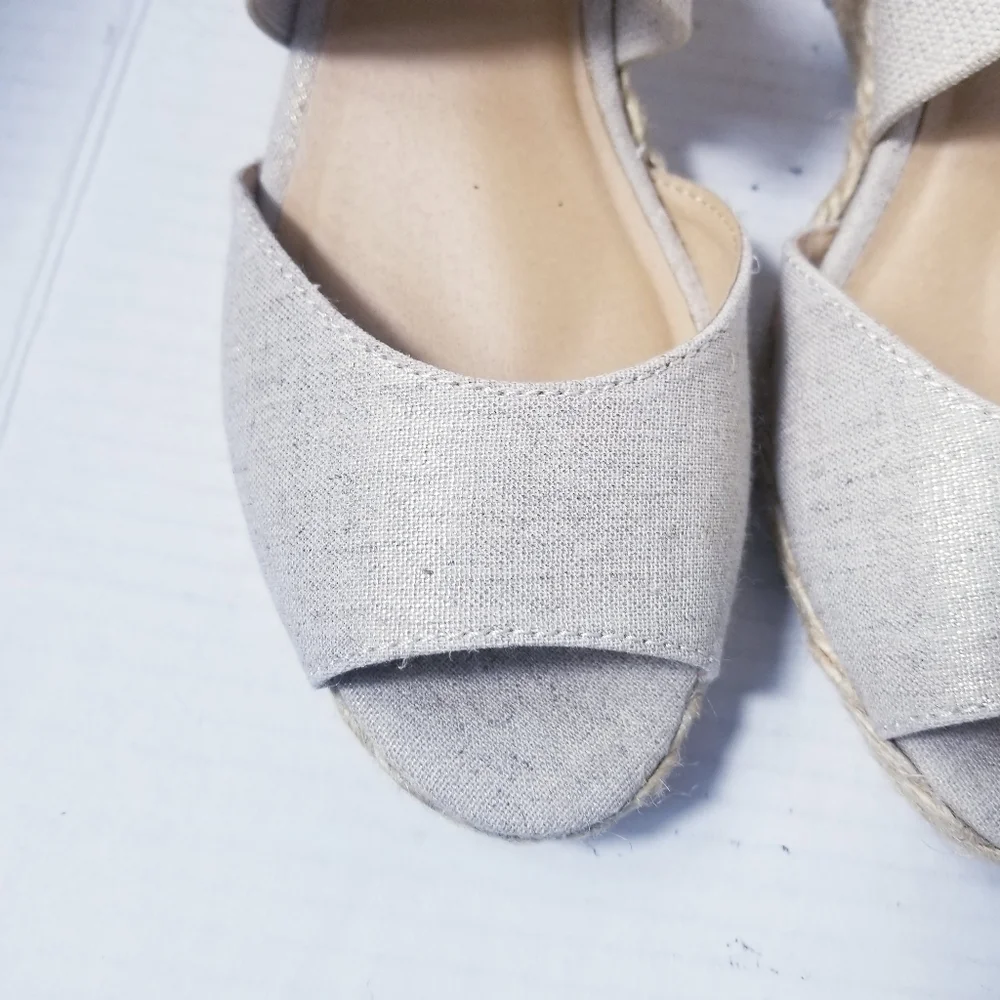 SOLANZ TAN WITH GOLD SPARKLES WEDGE SIZE 9